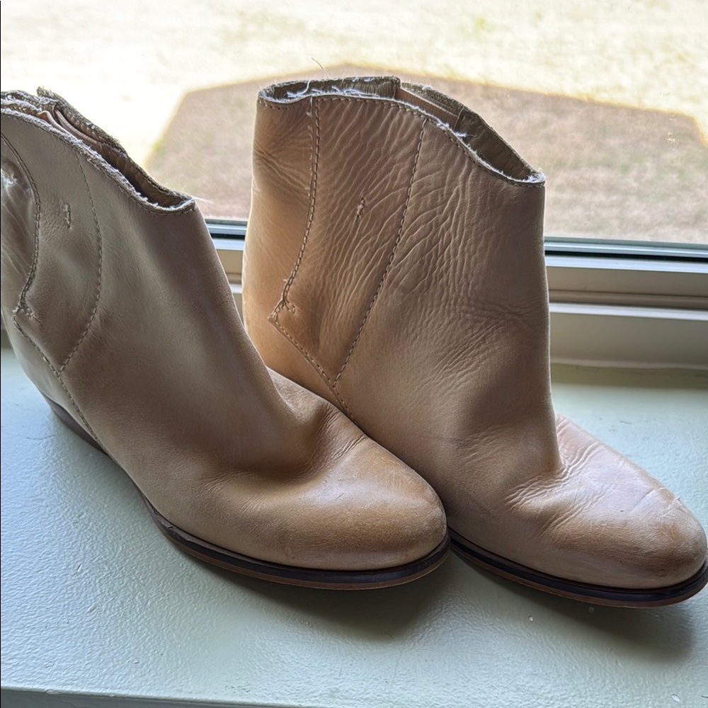 Women's Tan Ankle Boots
